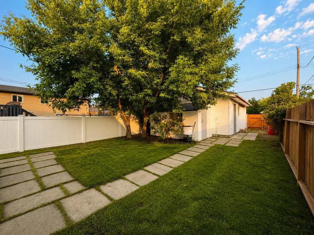 2119 23 Ave Close Bowden AB T0M 0K0
