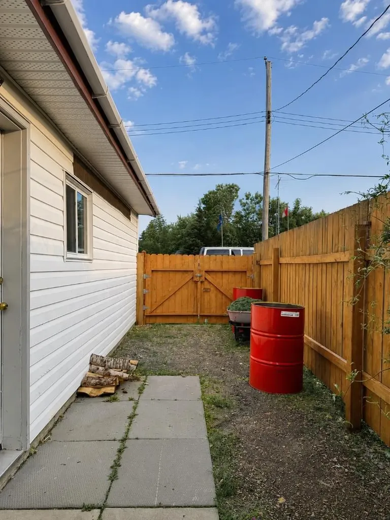 2119 23 Ave Close Bowden AB T0M 0K0