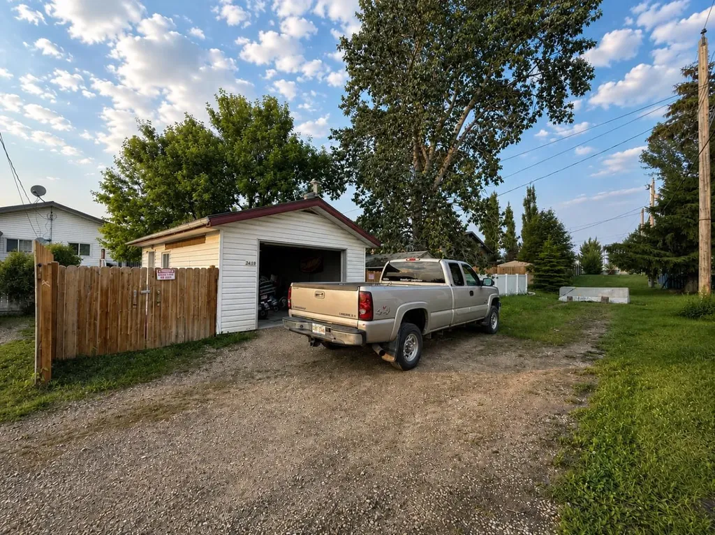 2119 23 Ave Close Bowden AB T0M 0K0