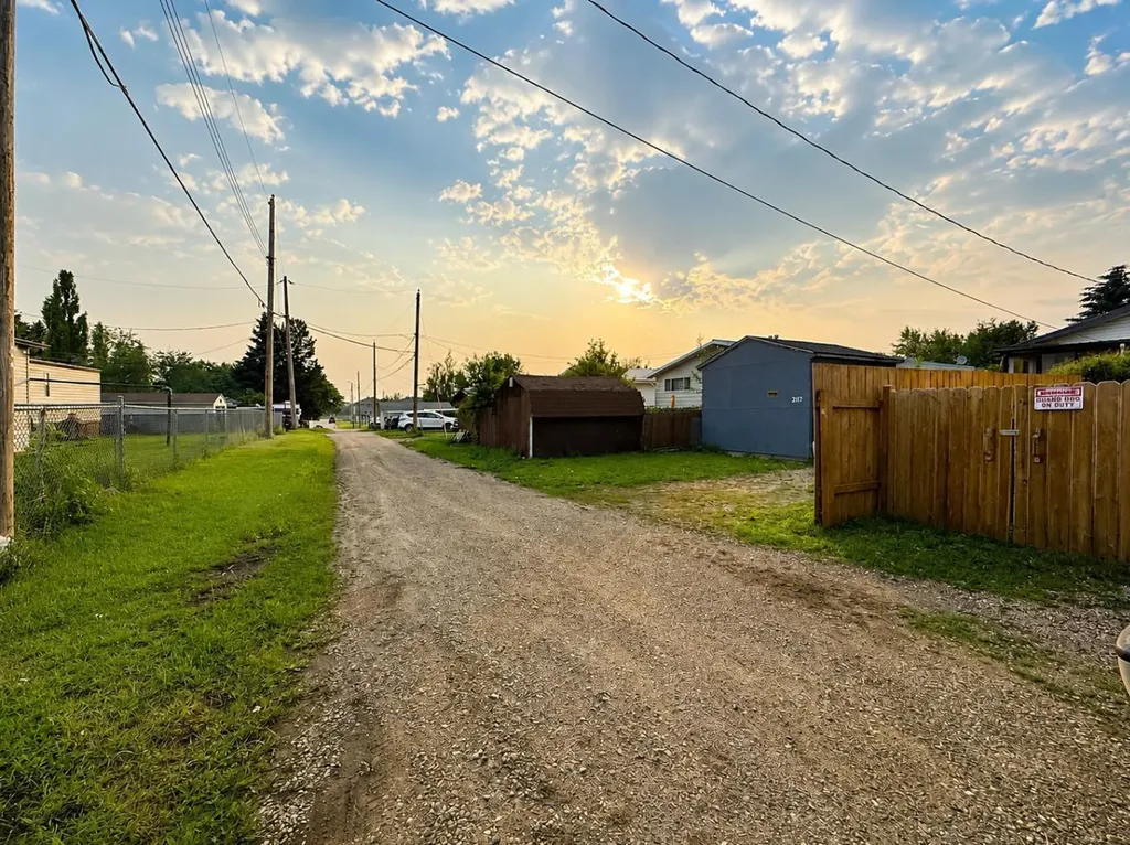 2119 23 Ave Close Bowden AB T0M 0K0