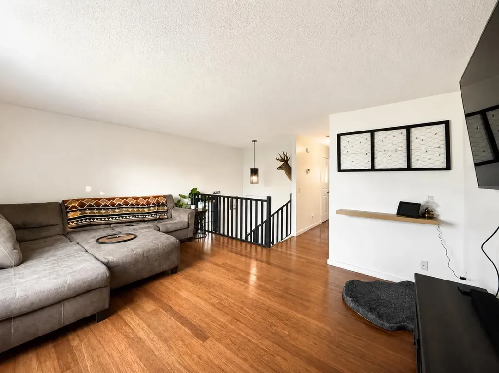 2119 23 Ave Close Bowden AB T0M 0K0