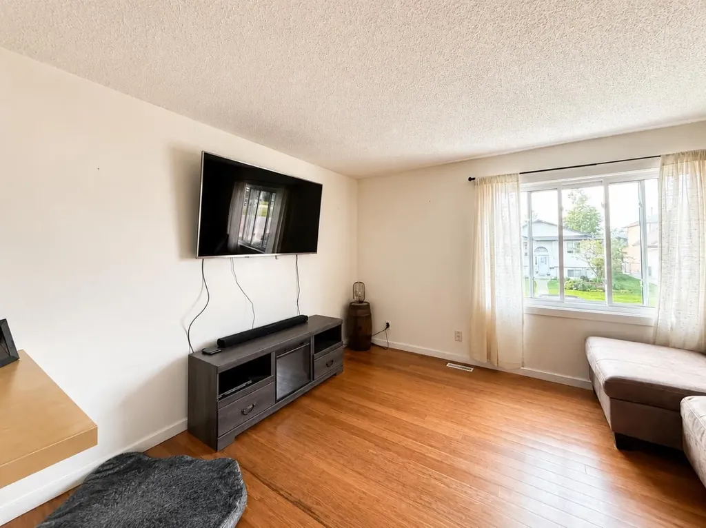 2119 23 Ave Close Bowden AB T0M 0K0