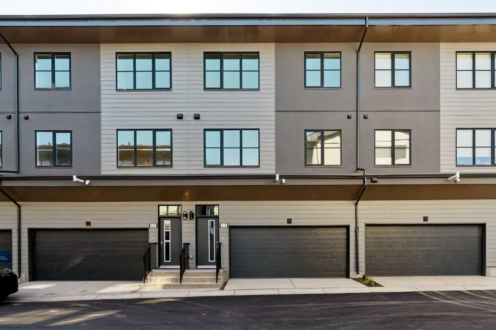1453 Na'a Drive SW Calgary AB T3H 6H7