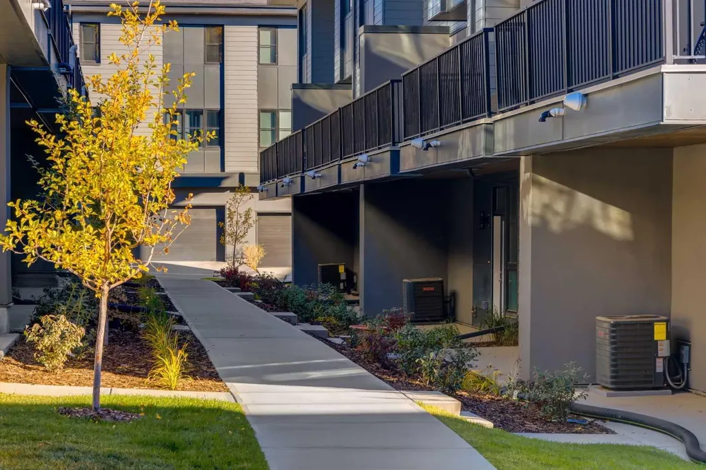 1453 Na'a Drive SW Calgary AB T3H 6H7