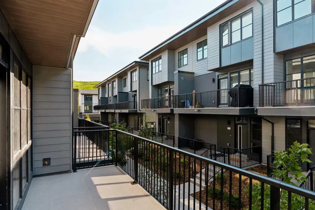 1453 Na'a Drive SW Calgary AB T3H 6H7