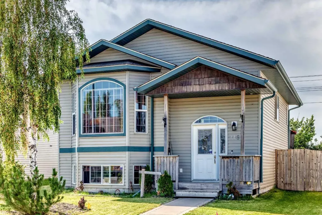 116 Iverson Close Red Deer AB T4R 3M8