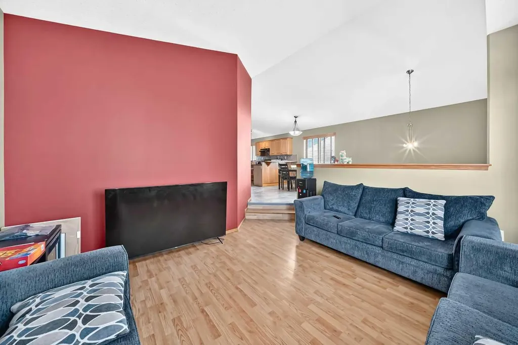 116 Iverson Close Red Deer AB T4R 3M8