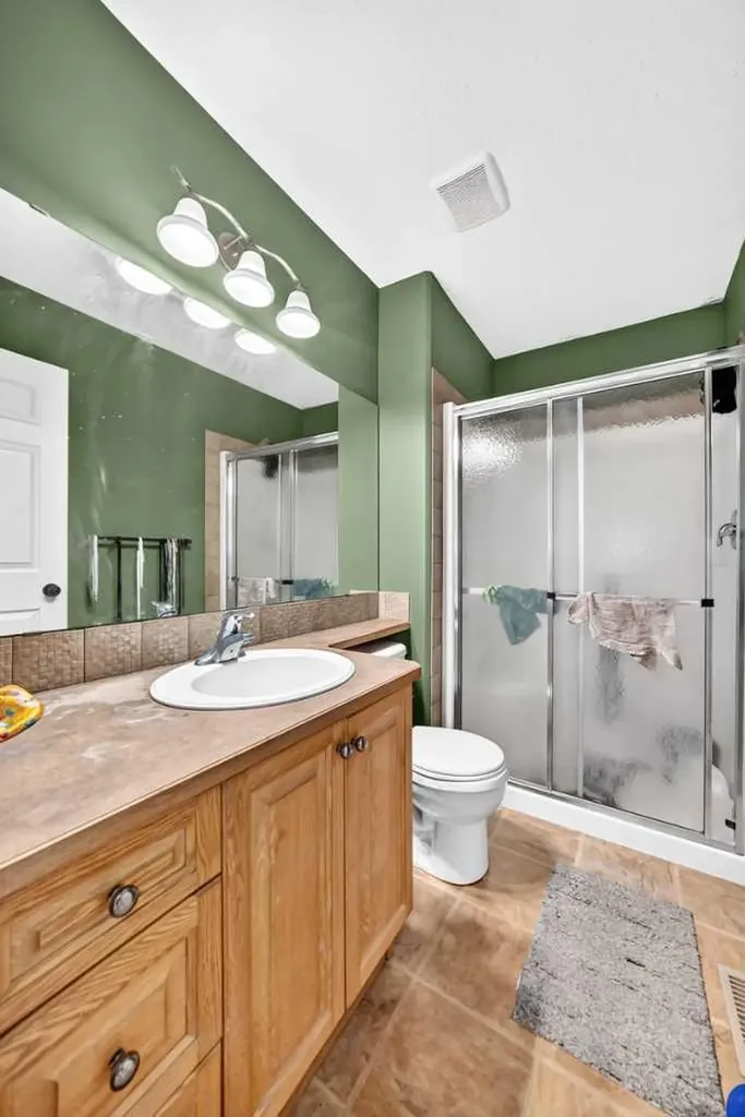 116 Iverson Close Red Deer AB T4R 3M8