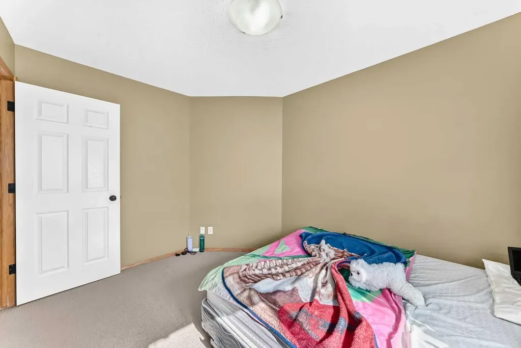 116 Iverson Close Red Deer AB T4R 3M8