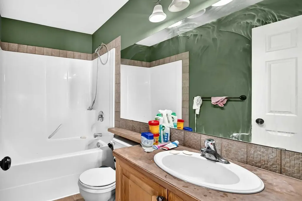 116 Iverson Close Red Deer AB T4R 3M8