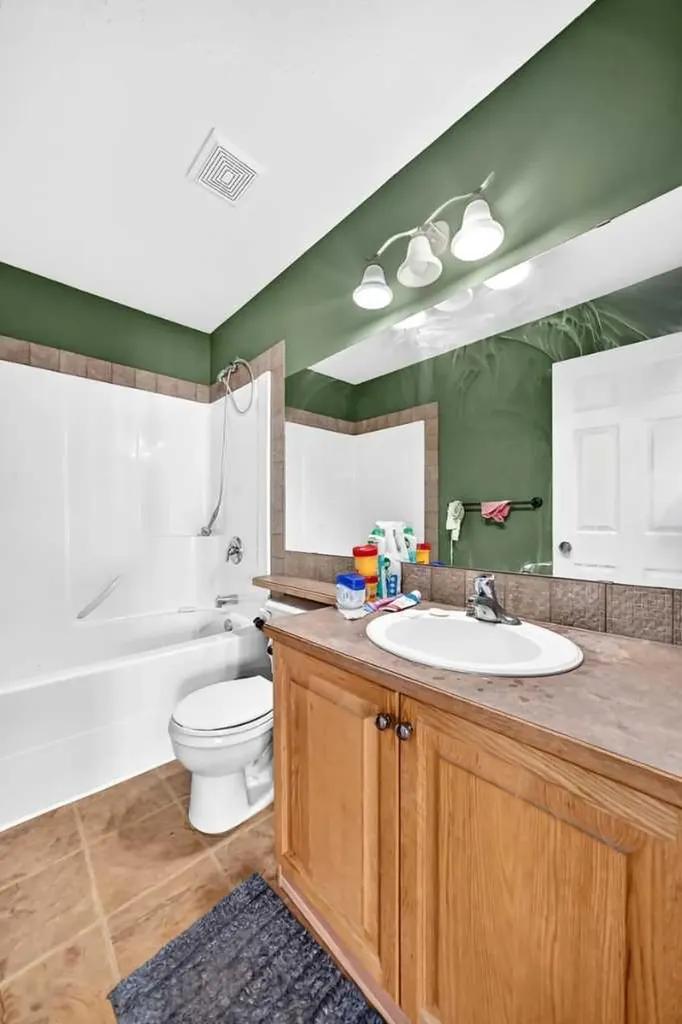 116 Iverson Close Red Deer AB T4R 3M8