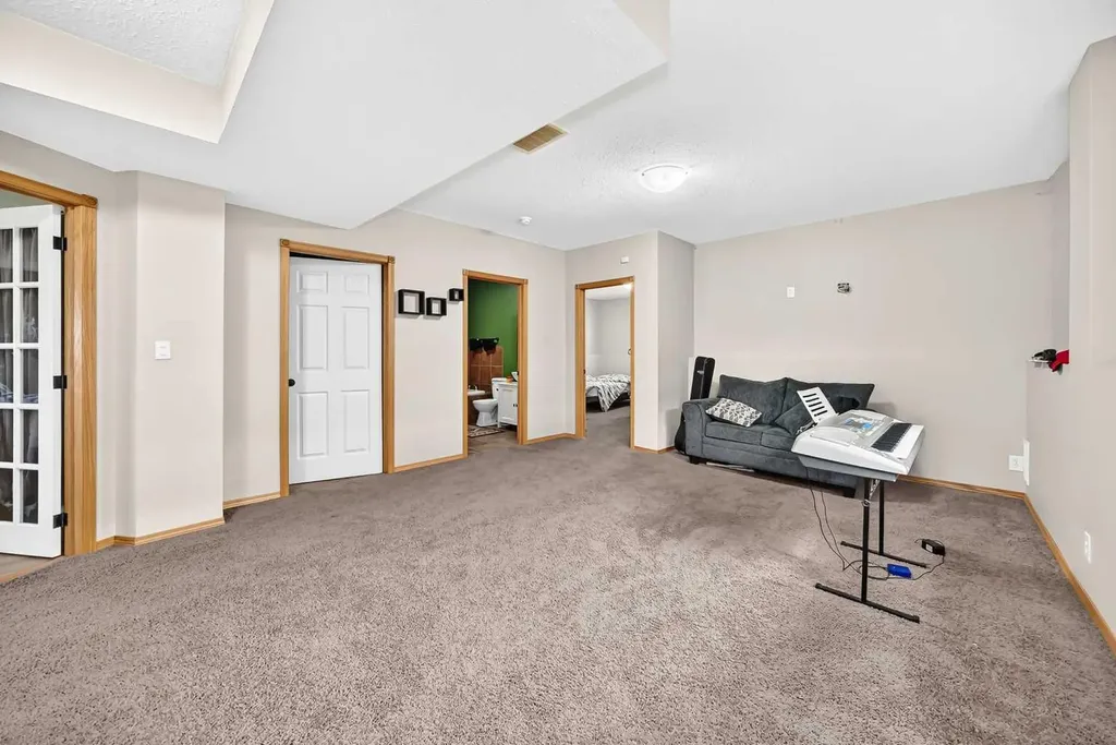 116 Iverson Close Red Deer AB T4R 3M8