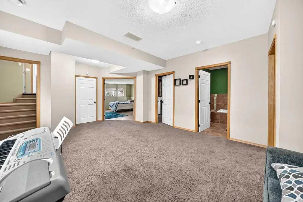 116 Iverson Close Red Deer AB T4R 3M8