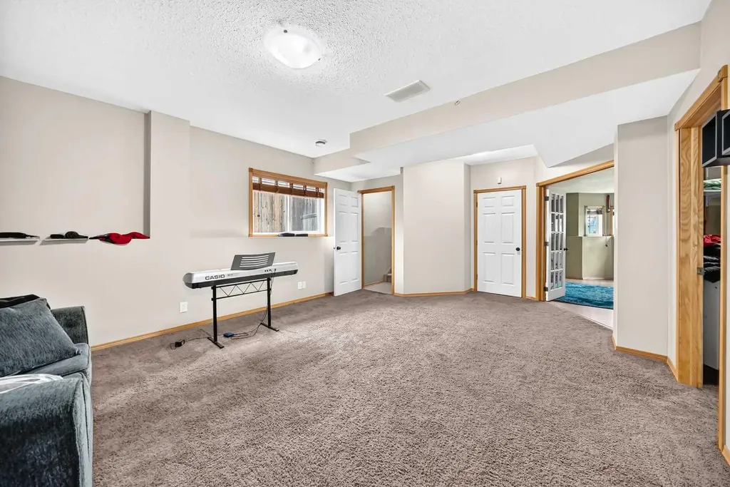 116 Iverson Close Red Deer AB T4R 3M8