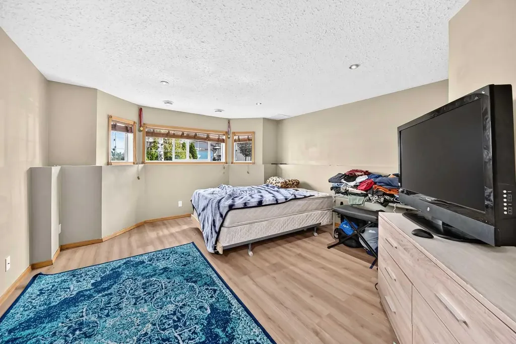 116 Iverson Close Red Deer AB T4R 3M8