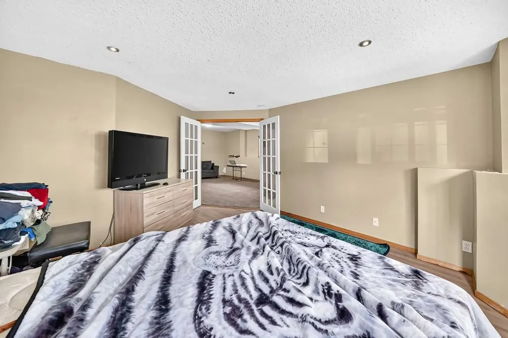 116 Iverson Close Red Deer AB T4R 3M8