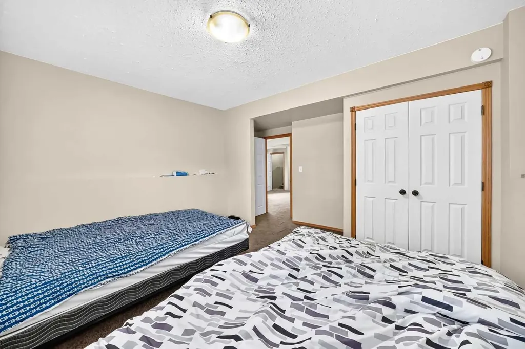 116 Iverson Close Red Deer AB T4R 3M8