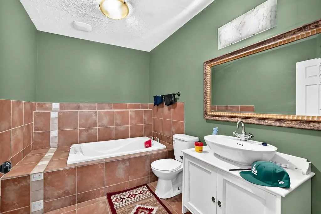 116 Iverson Close Red Deer AB T4R 3M8