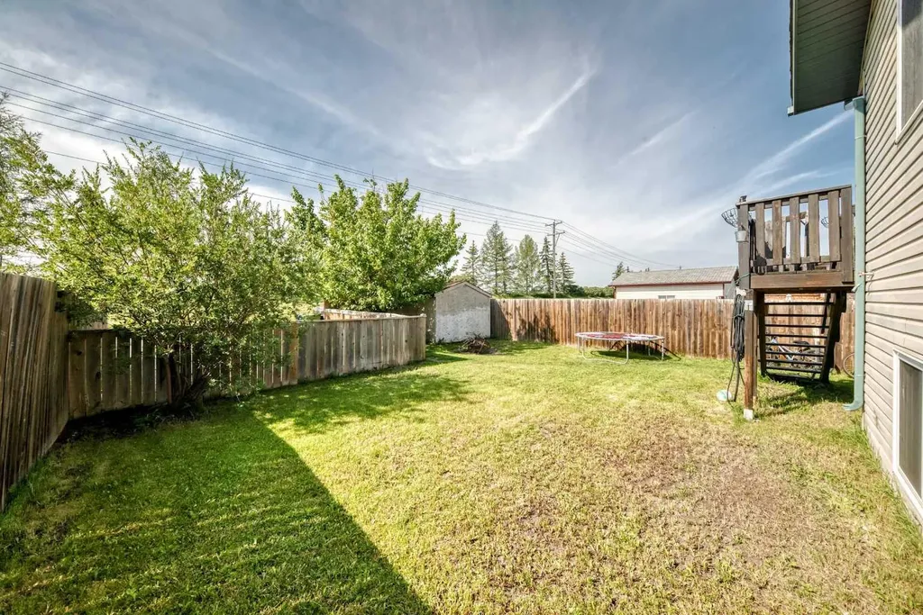 116 Iverson Close Red Deer AB T4R 3M8