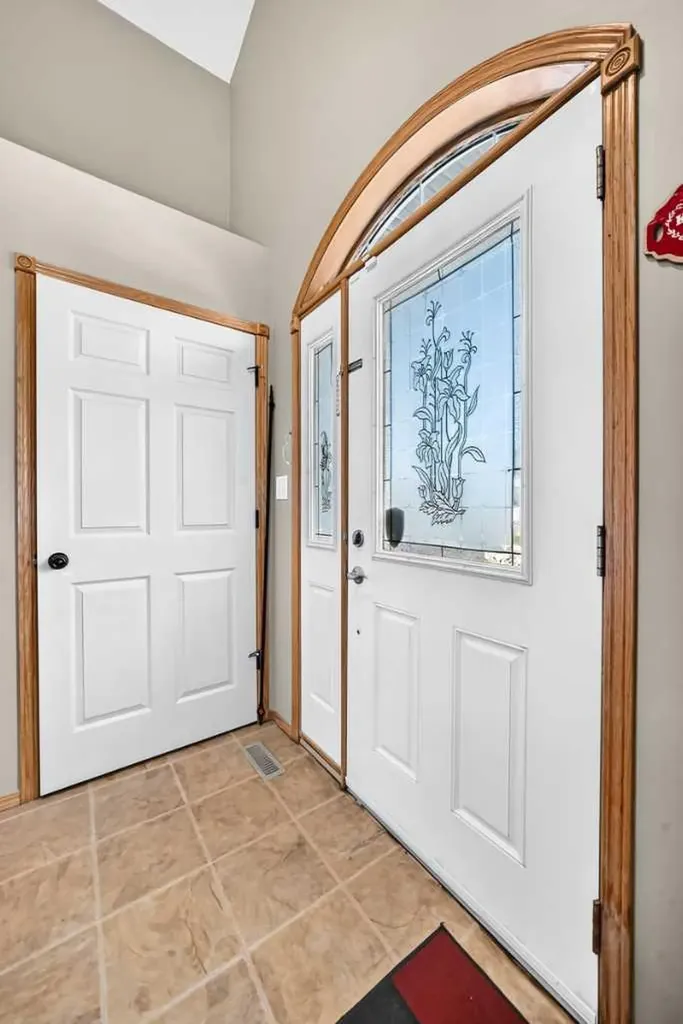 116 Iverson Close Red Deer AB T4R 3M8