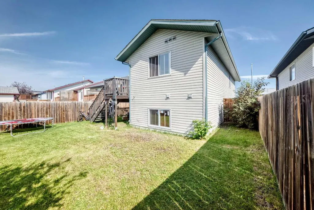 116 Iverson Close Red Deer AB T4R 3M8