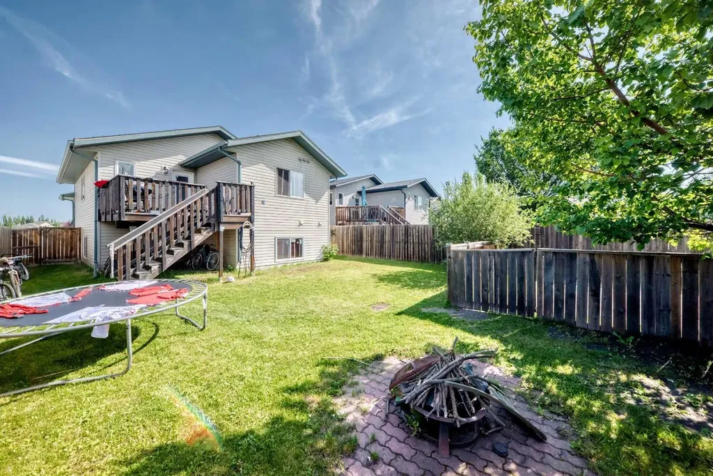 116 Iverson Close Red Deer AB T4R 3M8