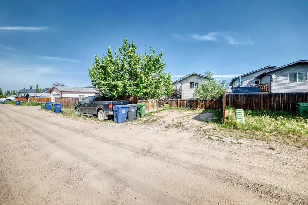 116 Iverson Close Red Deer AB T4R 3M8