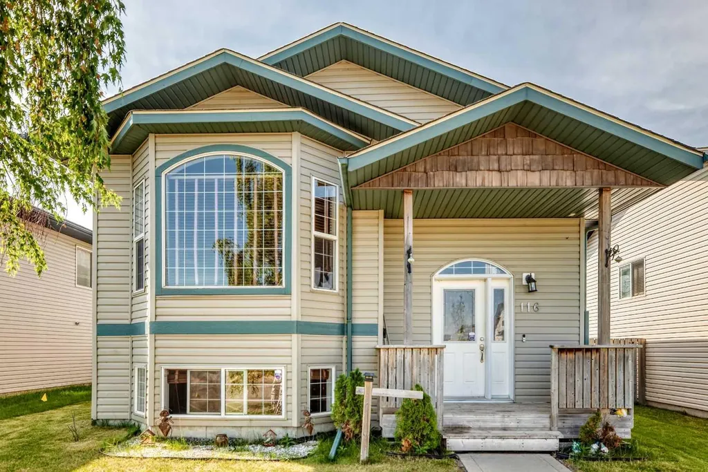 116 Iverson Close Red Deer AB T4R 3M8