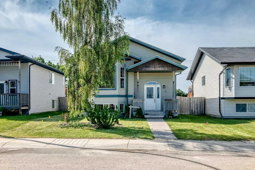 116 Iverson Close Red Deer AB T4R 3M8