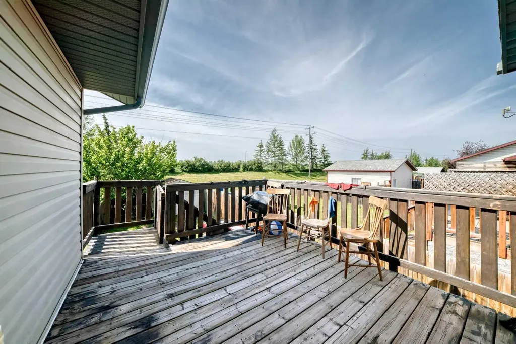 116 Iverson Close Red Deer AB T4R 3M8