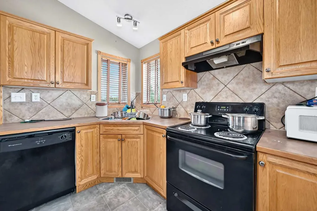 116 Iverson Close Red Deer AB T4R 3M8