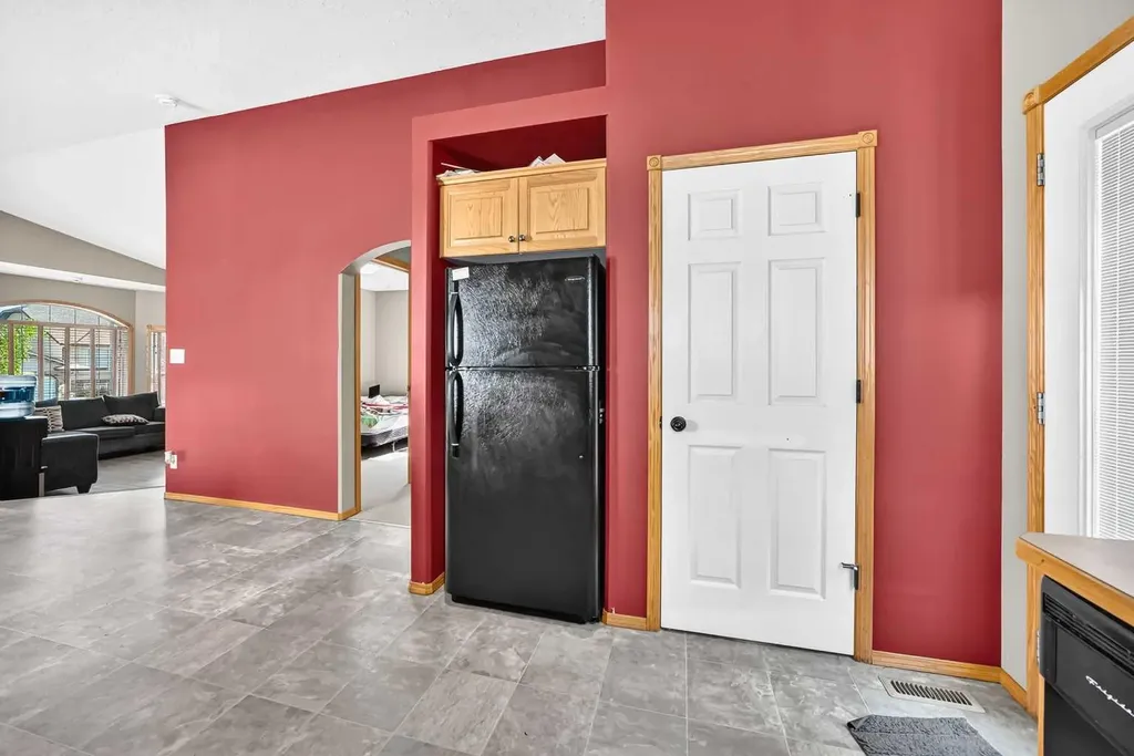 116 Iverson Close Red Deer AB T4R 3M8