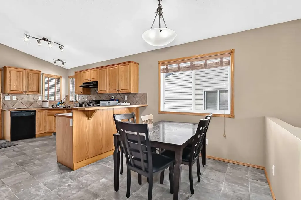 116 Iverson Close Red Deer AB T4R 3M8