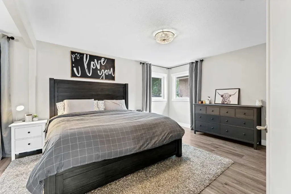 221 9 Street SW Medicine Hat AB T1A 4N8