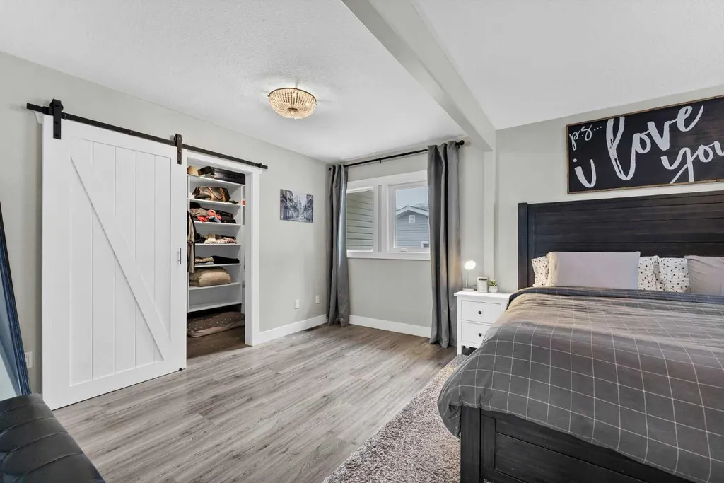 221 9 Street SW Medicine Hat AB T1A 4N8