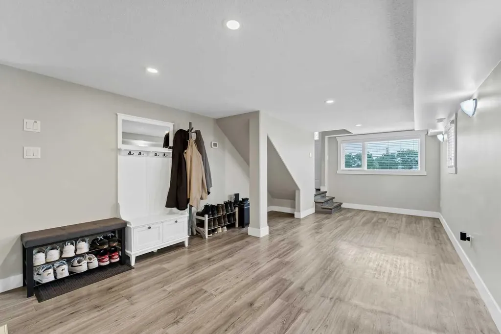 221 9 Street SW Medicine Hat AB T1A 4N8