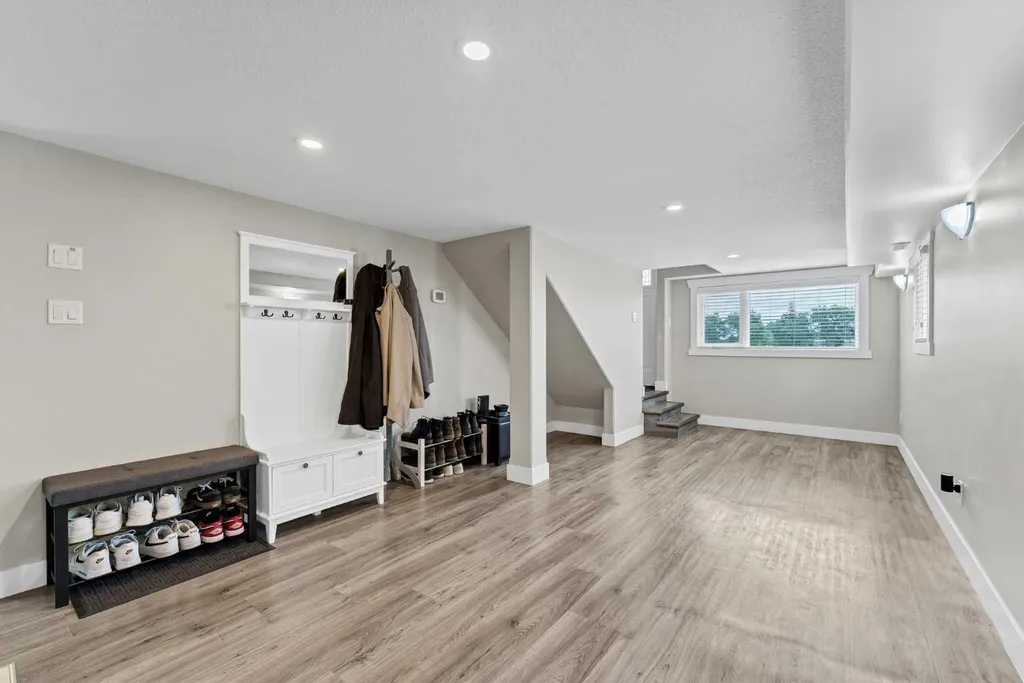221 9 Street SW Medicine Hat AB T1A 4N8