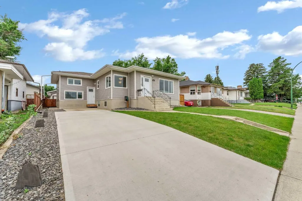 221 9 Street SW Medicine Hat AB T1A 4N8