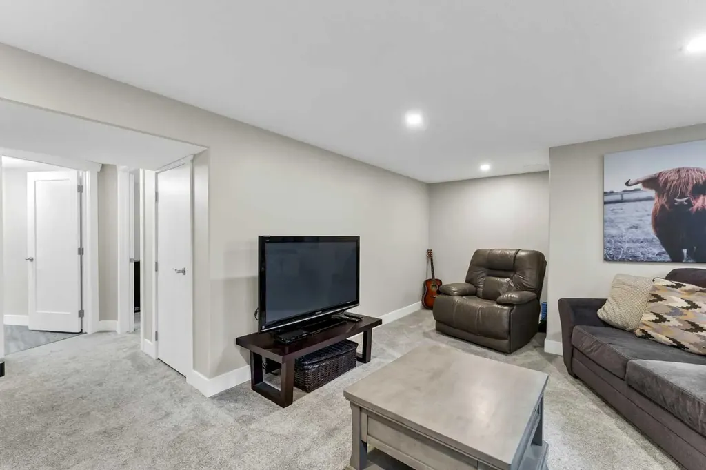221 9 Street SW Medicine Hat AB T1A 4N8