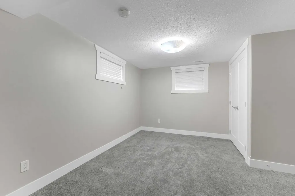221 9 Street SW Medicine Hat AB T1A 4N8