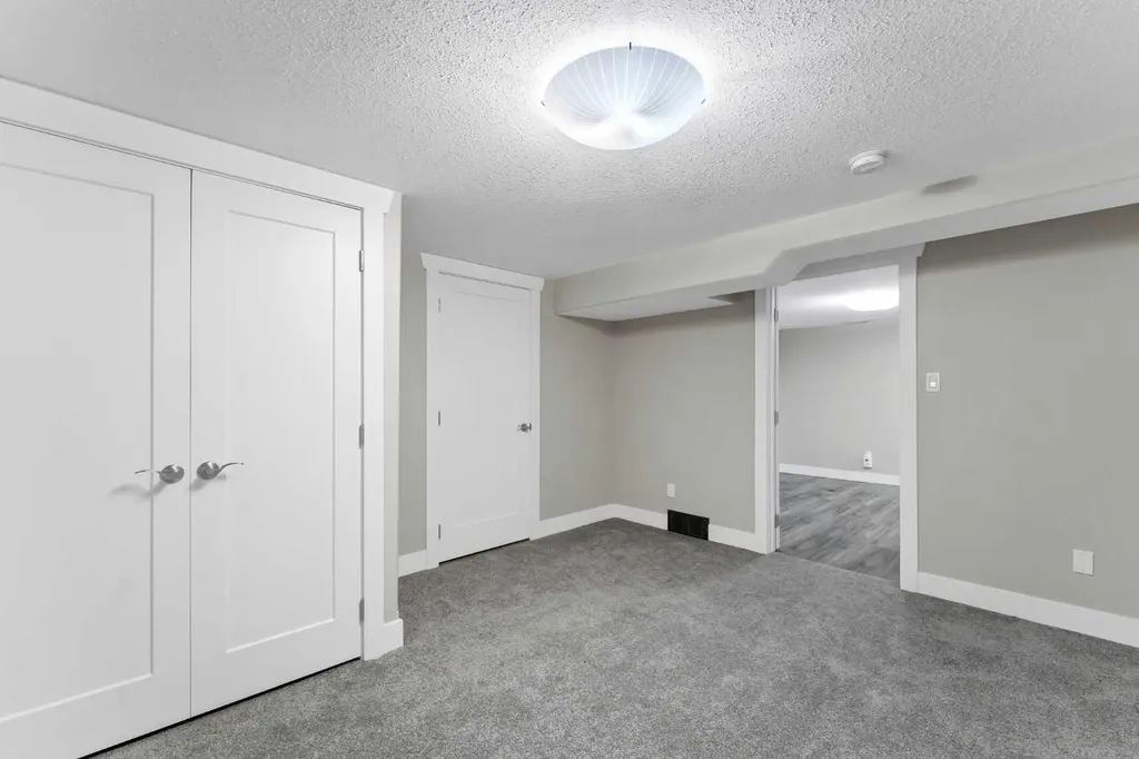 221 9 Street SW Medicine Hat AB T1A 4N8