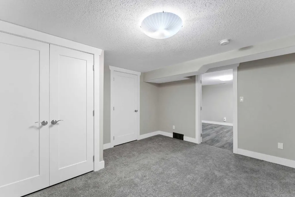 221 9 Street SW Medicine Hat AB T1A 4N8