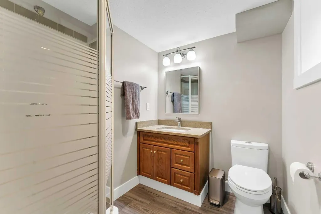 221 9 Street SW Medicine Hat AB T1A 4N8