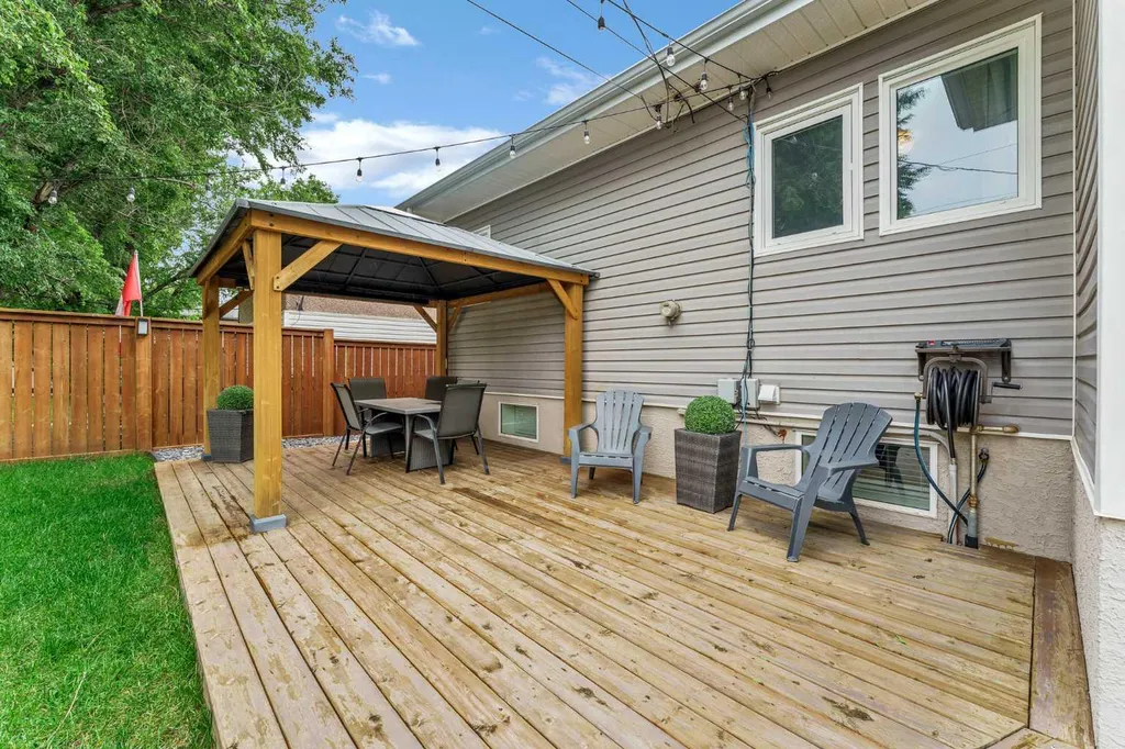 221 9 Street SW Medicine Hat AB T1A 4N8