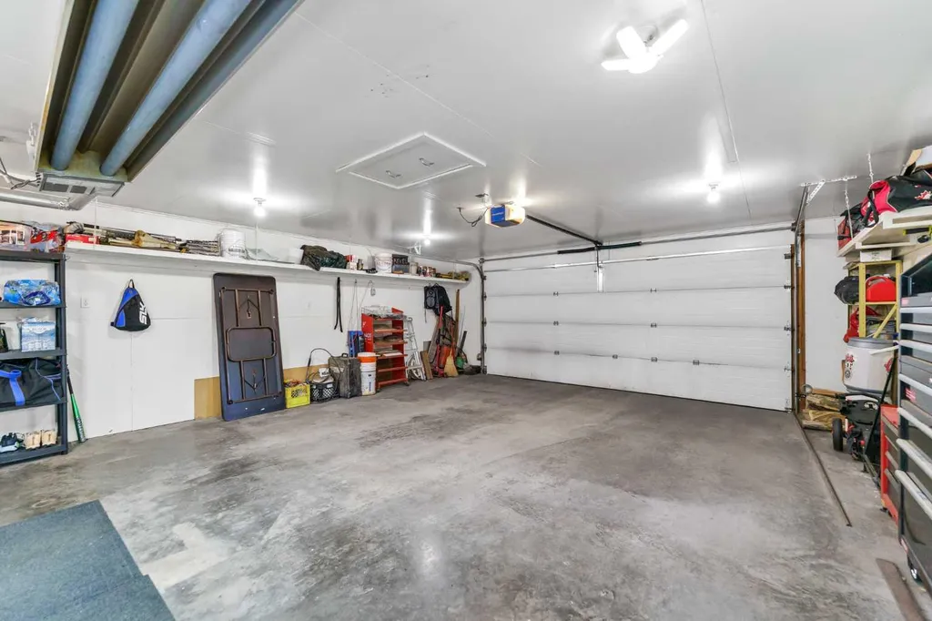 221 9 Street SW Medicine Hat AB T1A 4N8