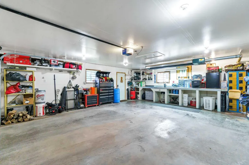 221 9 Street SW Medicine Hat AB T1A 4N8