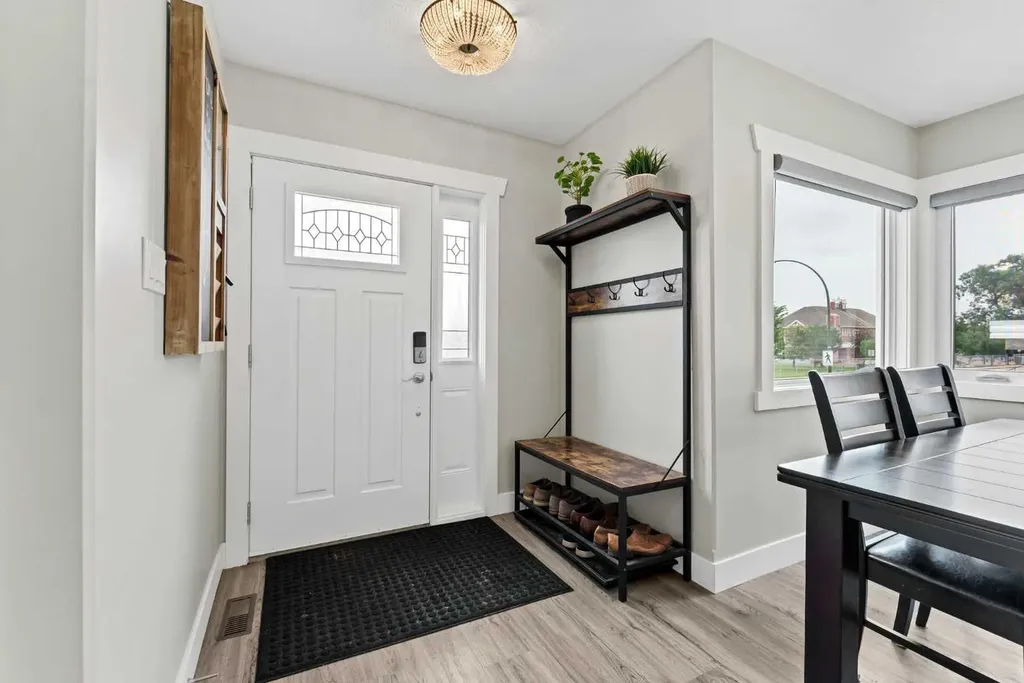 221 9 Street SW Medicine Hat AB T1A 4N8