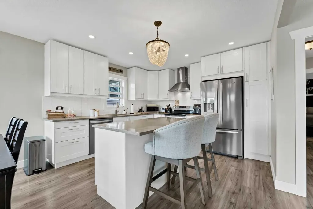 221 9 Street SW Medicine Hat AB T1A 4N8