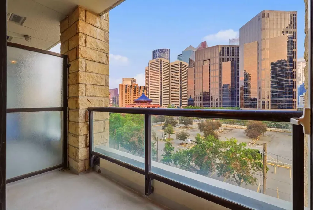 222 Riverfront Avenue SW Calgary AB T2P 0X2