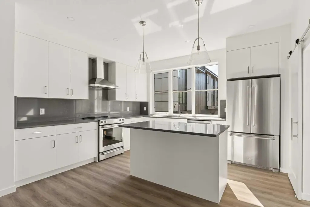 1453 Na'a Drive SW Calgary AB T3H 6H7